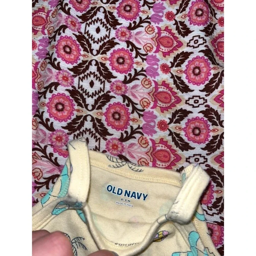 Set of 2 Old Navy Sleeveless Summer Baby Bodysuits Size 0-3 Months